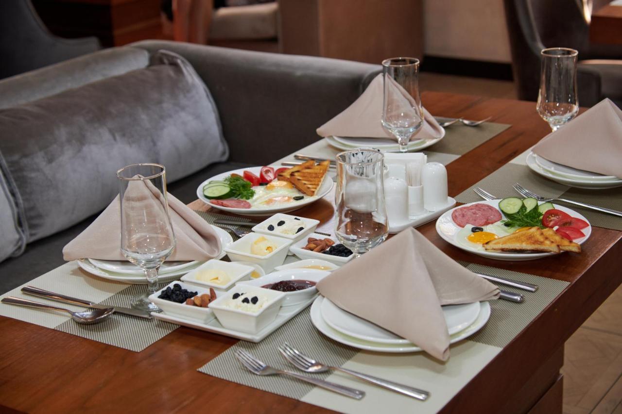 Megapolis Hotel Szymkent Zewnętrze zdjęcie