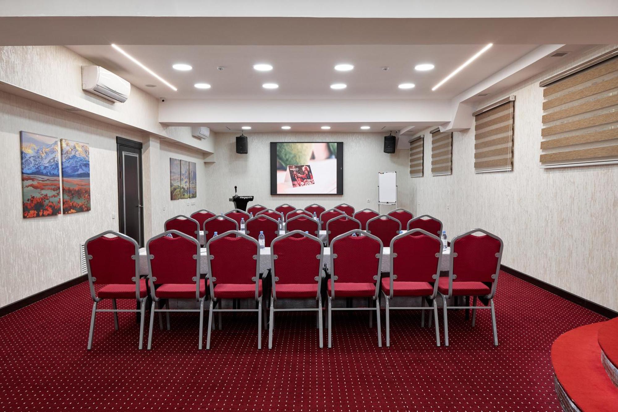 Megapolis Hotel Szymkent Zewnętrze zdjęcie