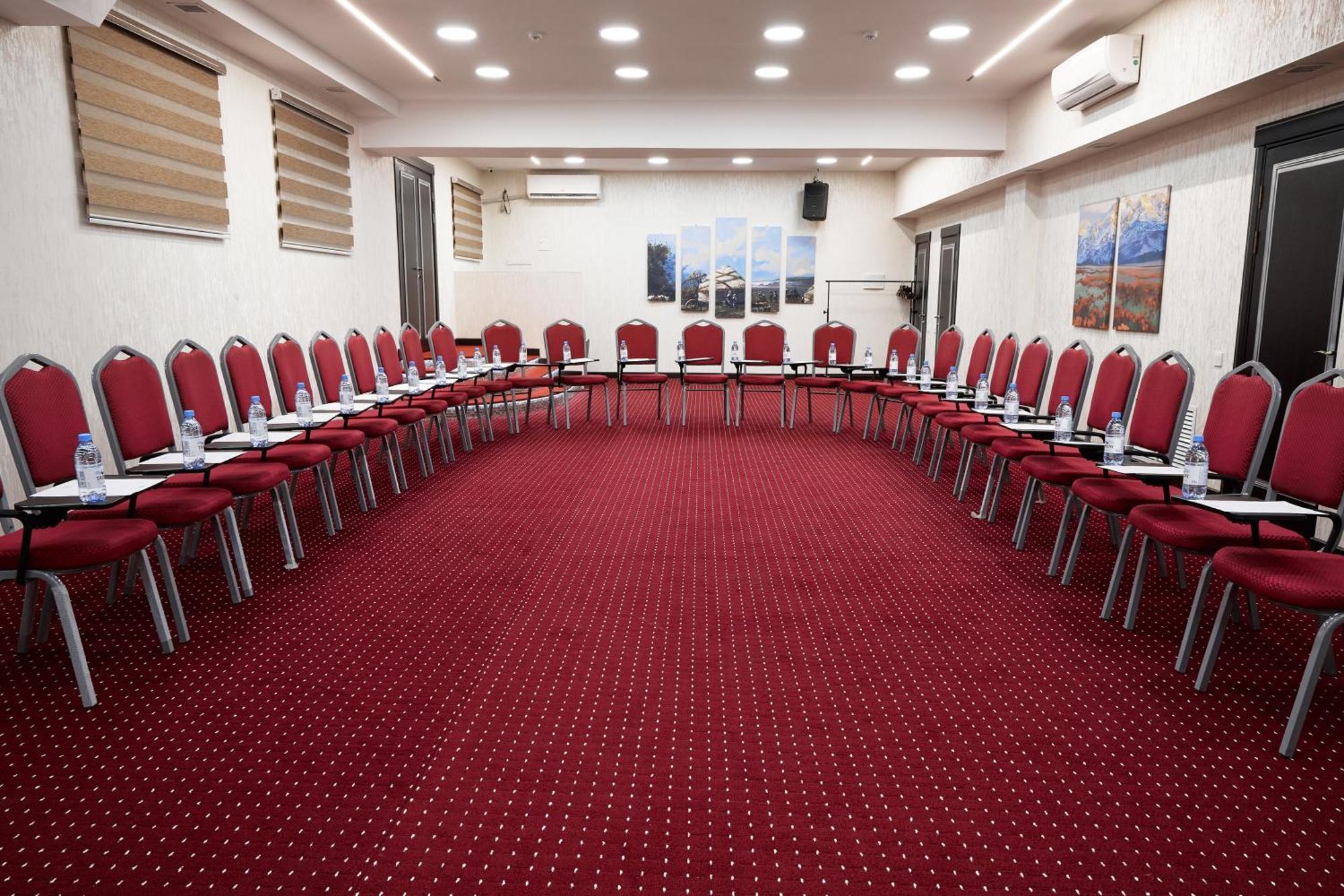 Megapolis Hotel Szymkent Zewnętrze zdjęcie