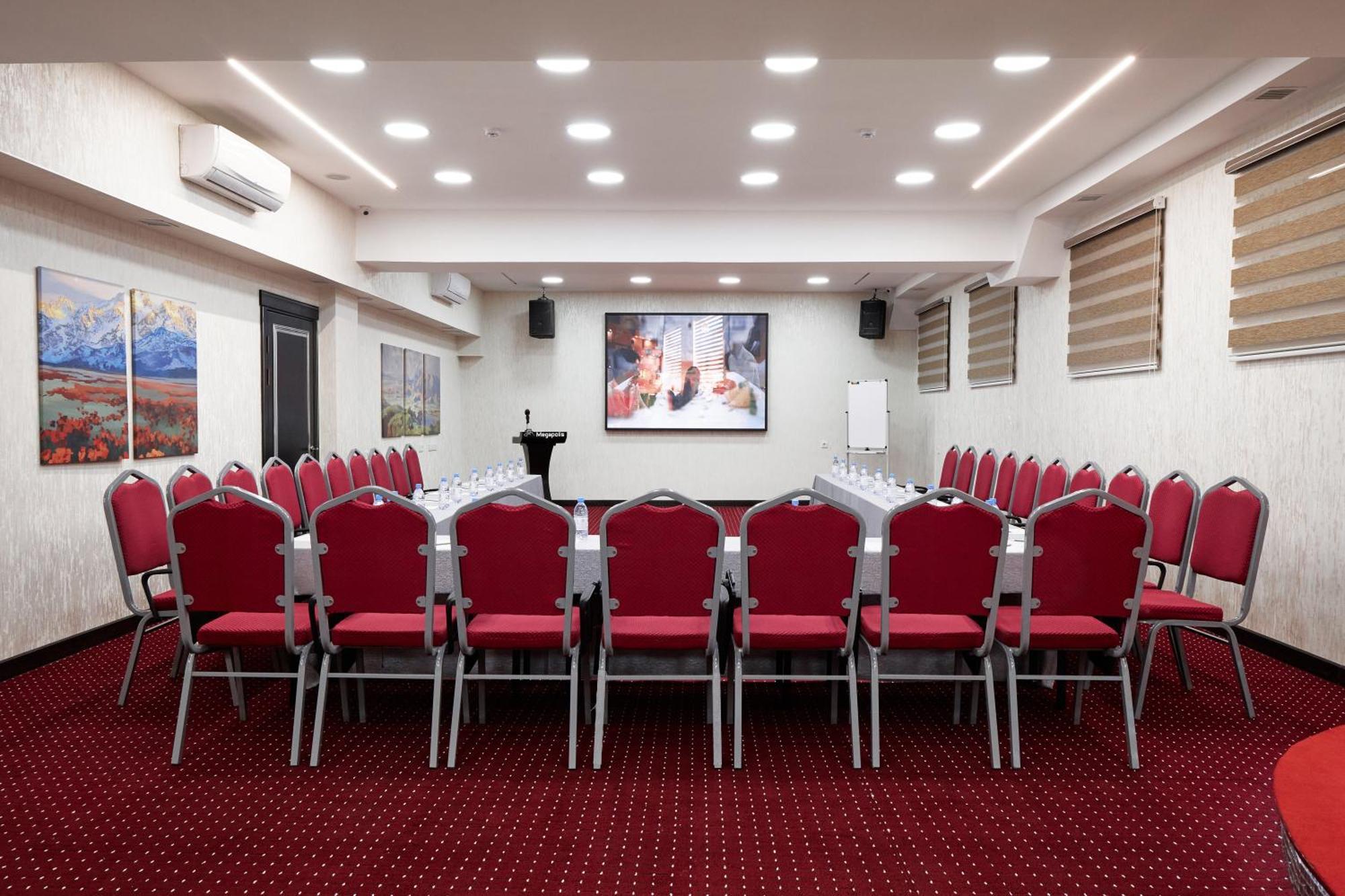 Megapolis Hotel Szymkent Zewnętrze zdjęcie