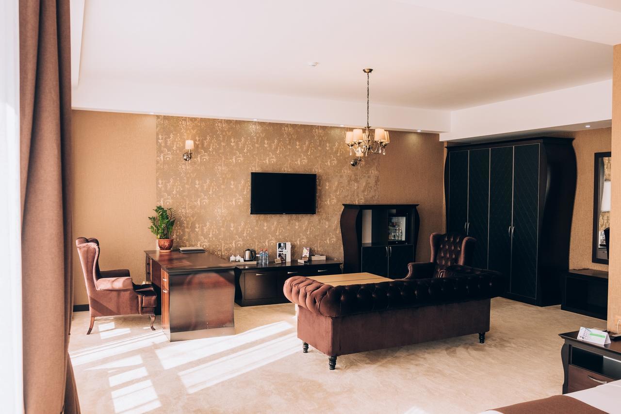 Megapolis Hotel Szymkent Zewnętrze zdjęcie