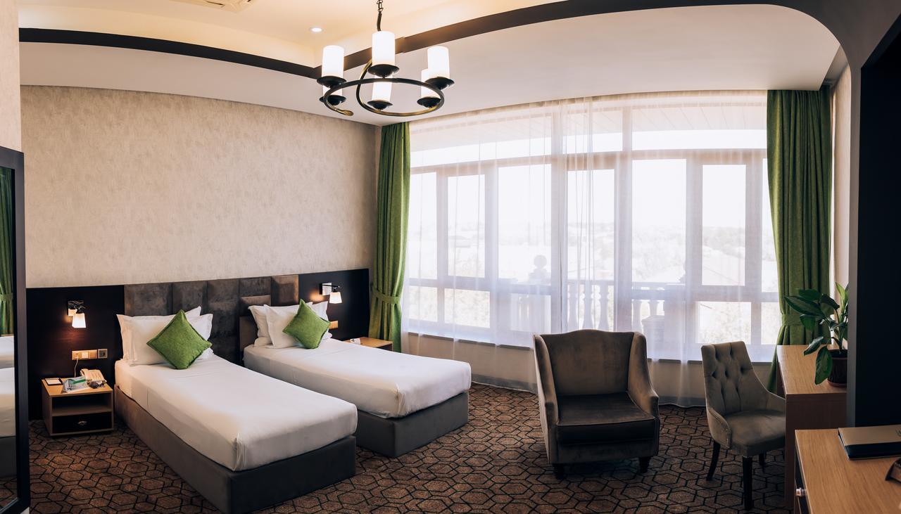 Megapolis Hotel Szymkent Zewnętrze zdjęcie