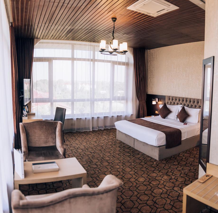Megapolis Hotel Szymkent Zewnętrze zdjęcie