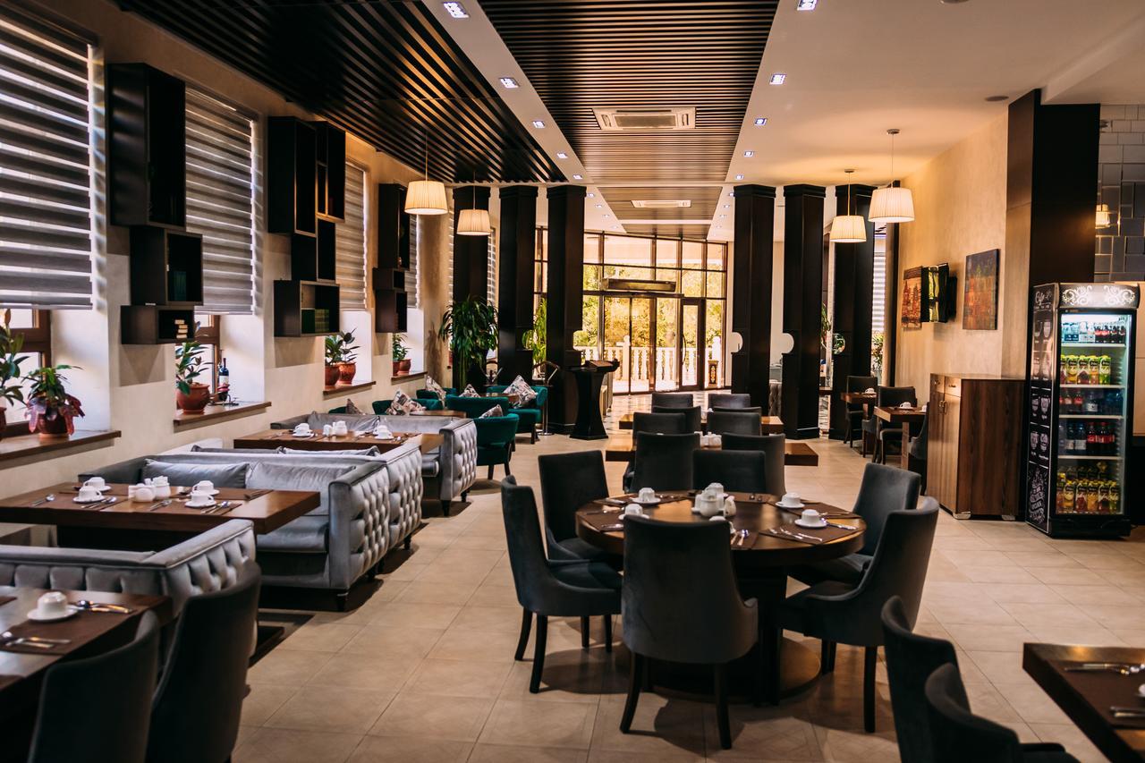 Megapolis Hotel Szymkent Zewnętrze zdjęcie