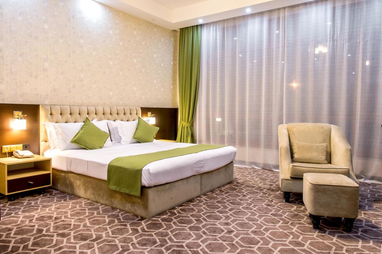 Megapolis Hotel Szymkent Zewnętrze zdjęcie